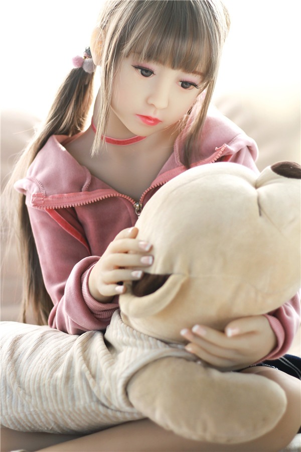 Hannah – Muñeca Sexual Realista Barata con Pecho Plano-essexdoll.com